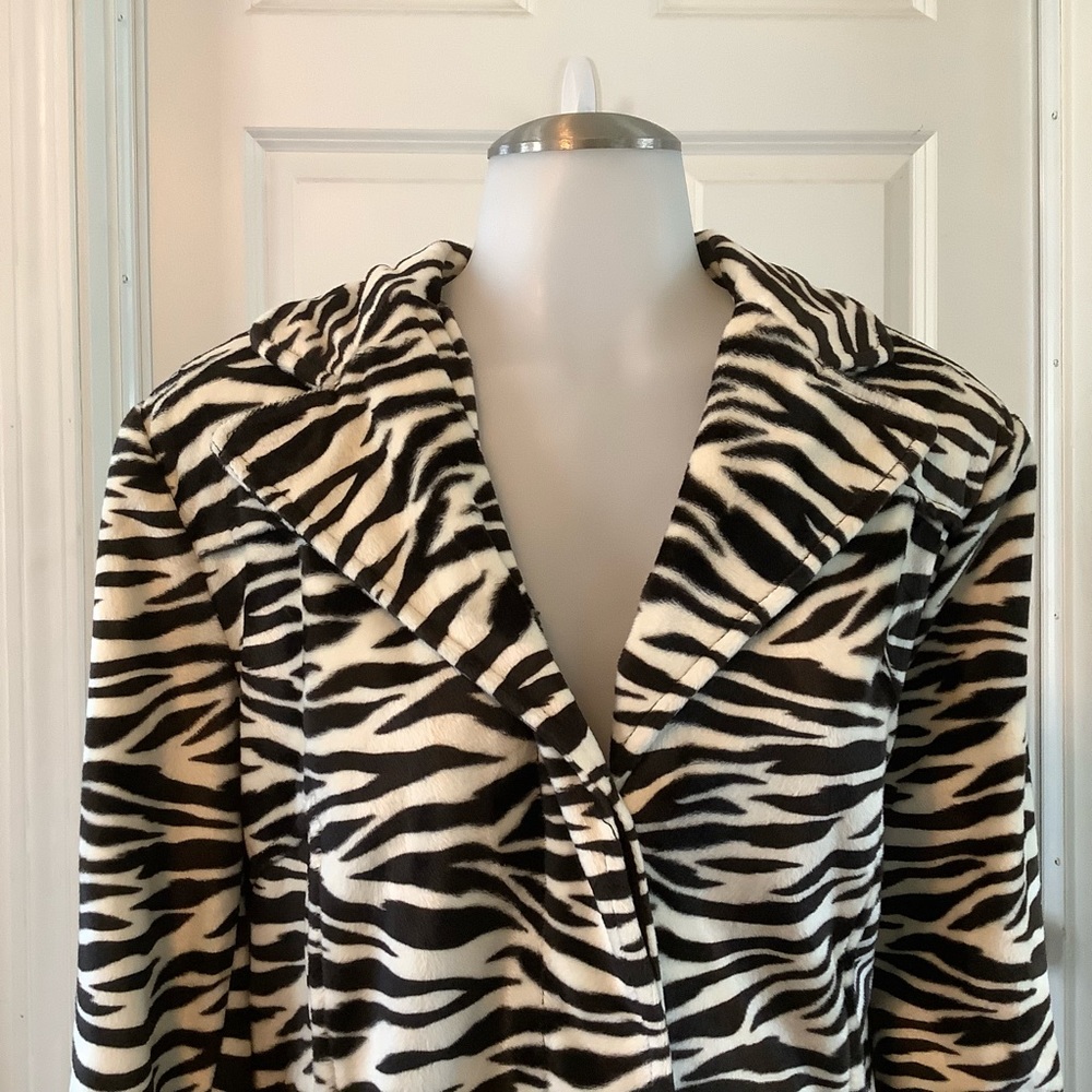 Gallery Zebra Print Long Coat Size Large - image 4